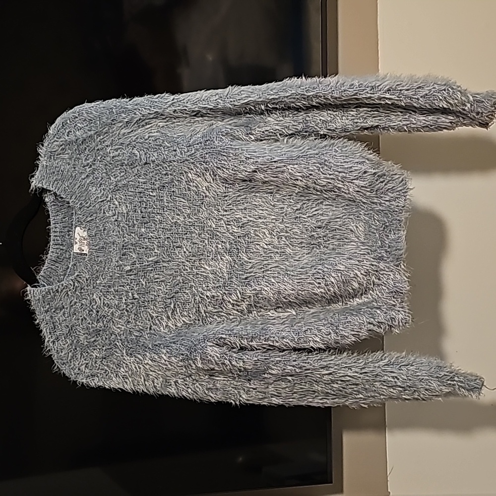 Sweater light blue.